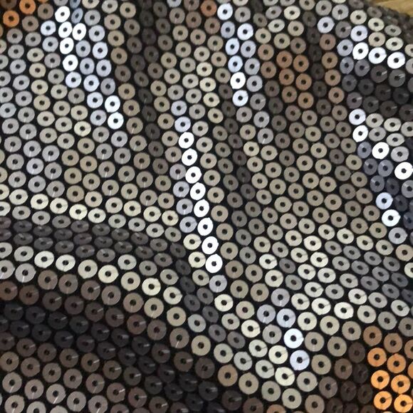 NWT- Olive & Oak Liquid Silver Sequin Top - Picture 4 of 6